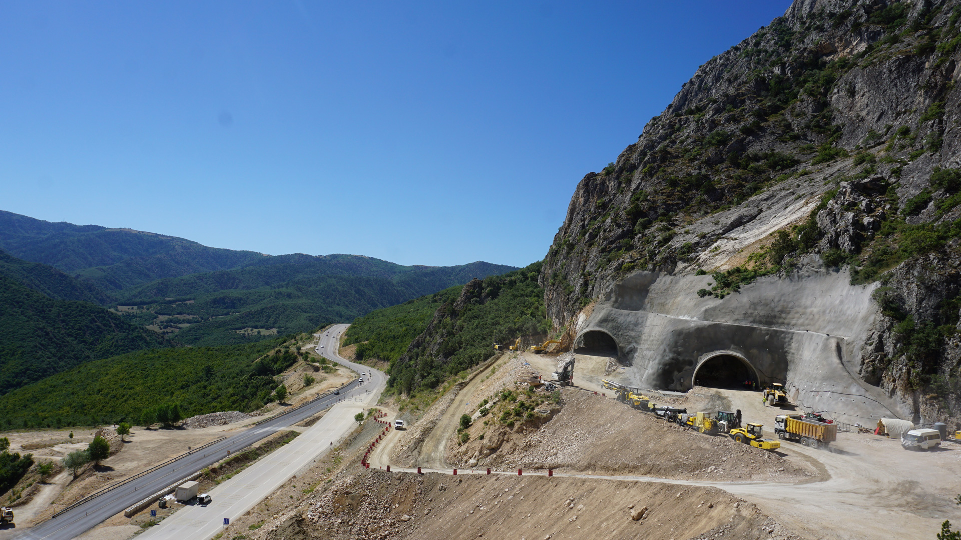 ÇORUMLAÇIN ROAD GRADING, TUNNEL AND SUPERSTRUCTURE (HBM) CONSTRUCTION